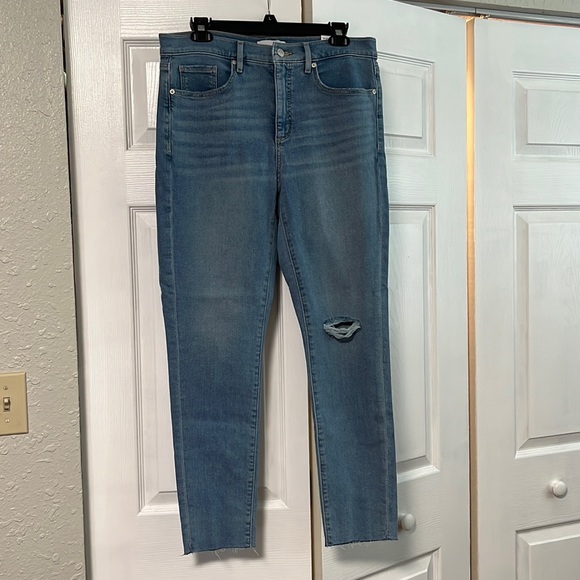 Loft jeans, BNWT. Light denim, high rise, light distressing, raw hem. - Picture 1 of 6